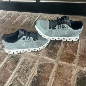 On Cloud-Cloud 5 Sneakers